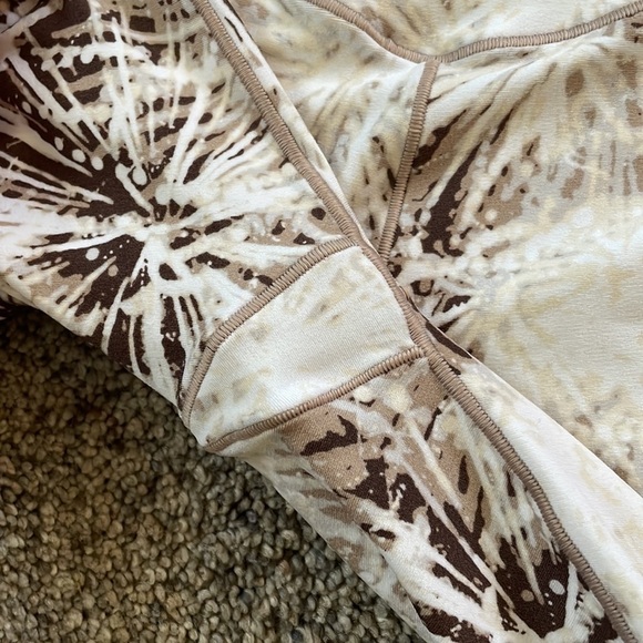 Aerie brown tan printed leggings medium - Picture 3 of 5